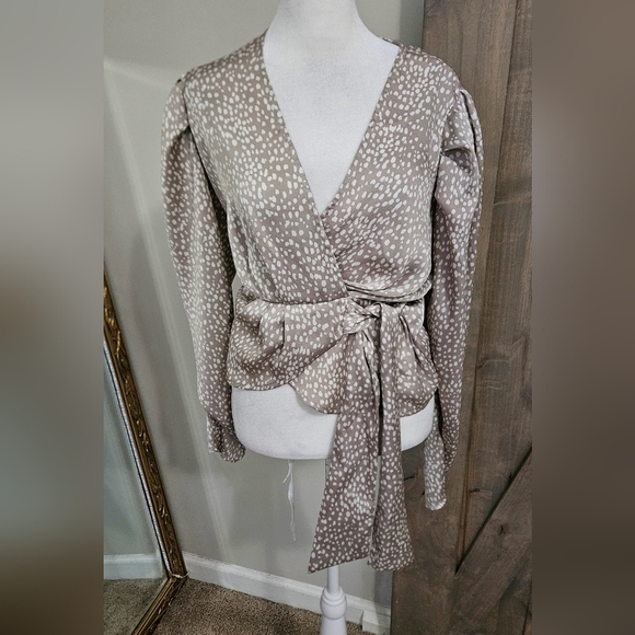 EXPRESS Satin Polka Dot Print V Neck Puff Sleeve Wrap Tie Blouse.Taupe/white.XS - Picture 13 of 13